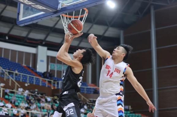 巴西篮球联赛再掀热潮，球员们为荣誉拼搏的简单介绍