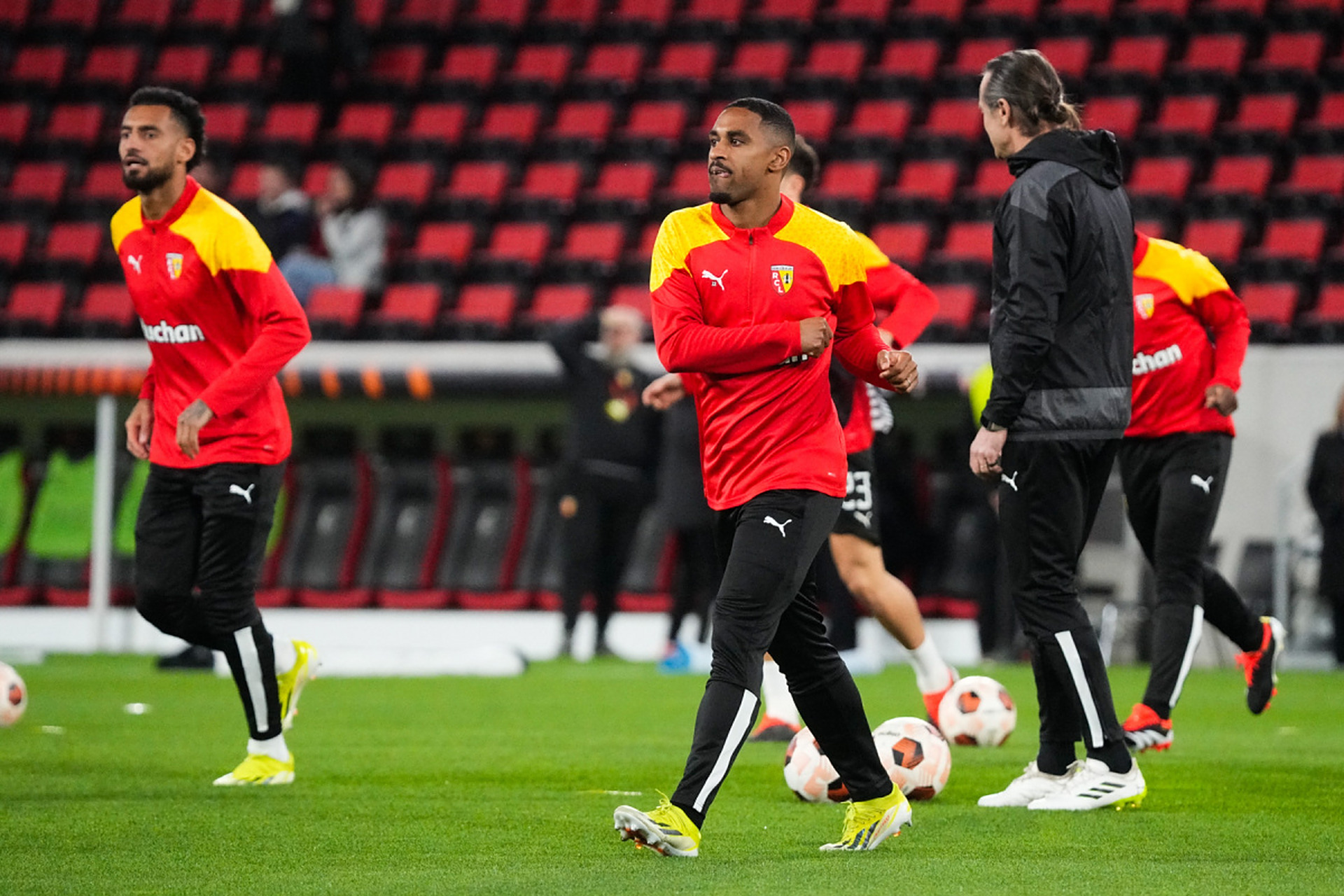 包含摩纳哥客场失利，欧洲赛场之路崎岖的词条