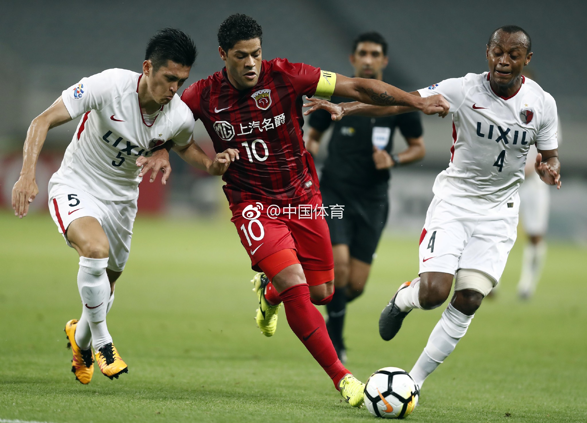 鹿岛鹿角与上海上港上演激烈对决，胜者晋级的简单介绍