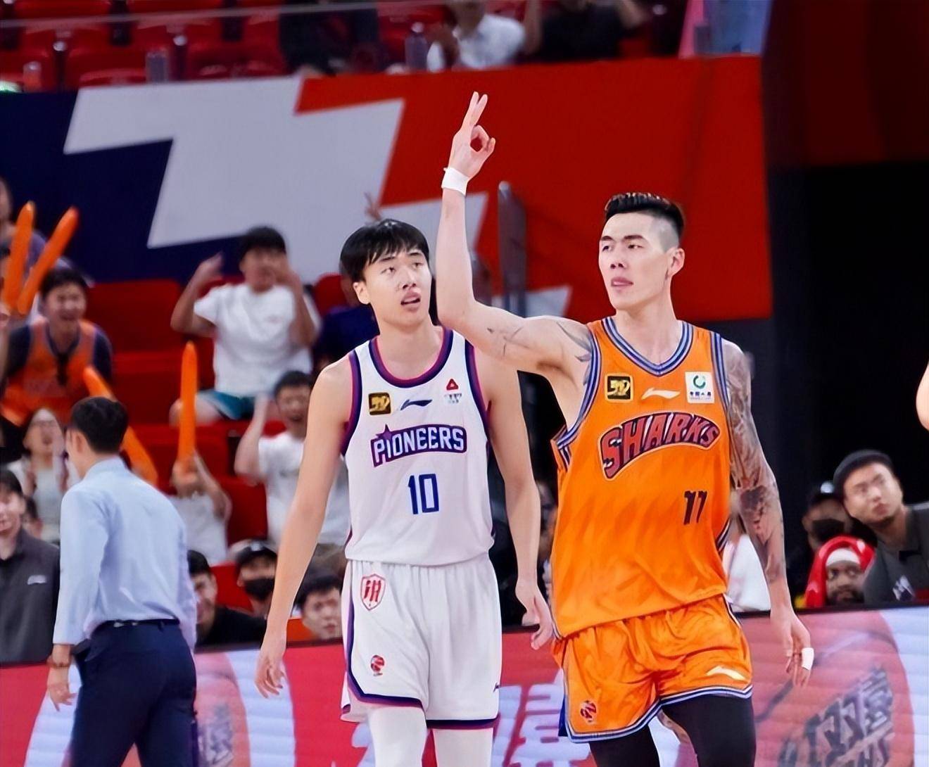 世界顶尖篮球明星跨联赛转会引热议的简单介绍 世界顶尖篮球明星跨联赛转会引热议的简单介绍