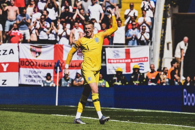 包含巴黎横扫瑞士，皮克统治全场的词条