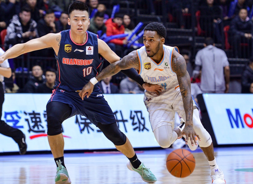 步行者轻取新疆队，王哲林统治全场