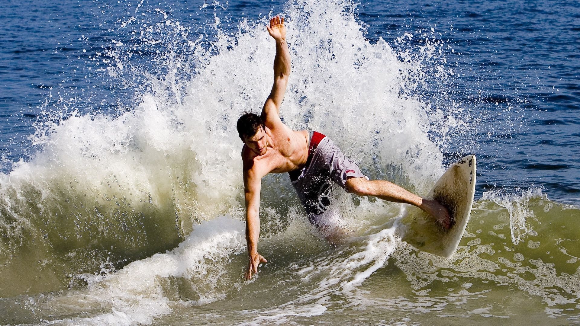 铁血马刺鏖战绿军,字母哥筑起密不透风的防守长城