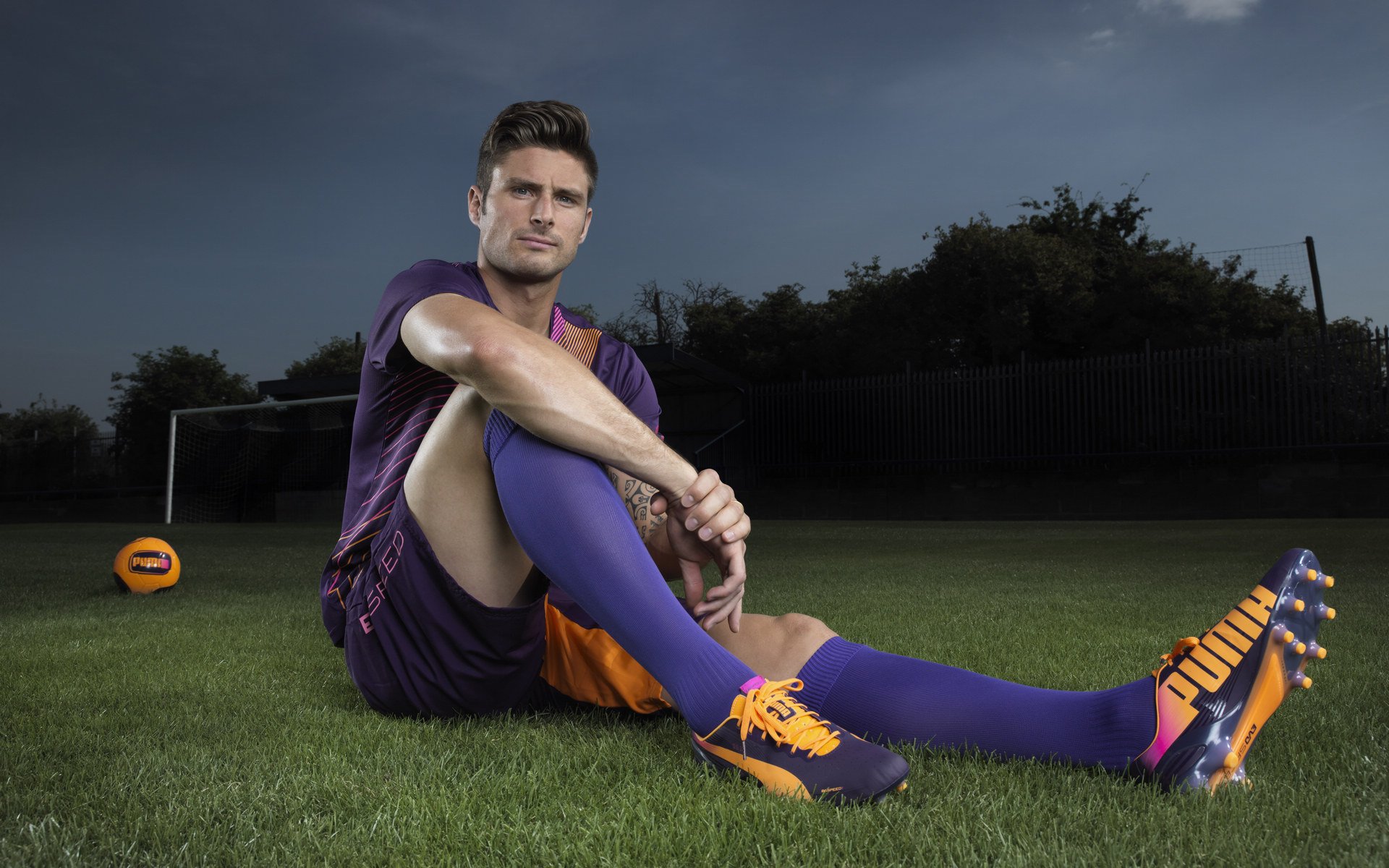 劳塔罗关键战不手软，英格兰击败冰岛，双线战场上的意志较量