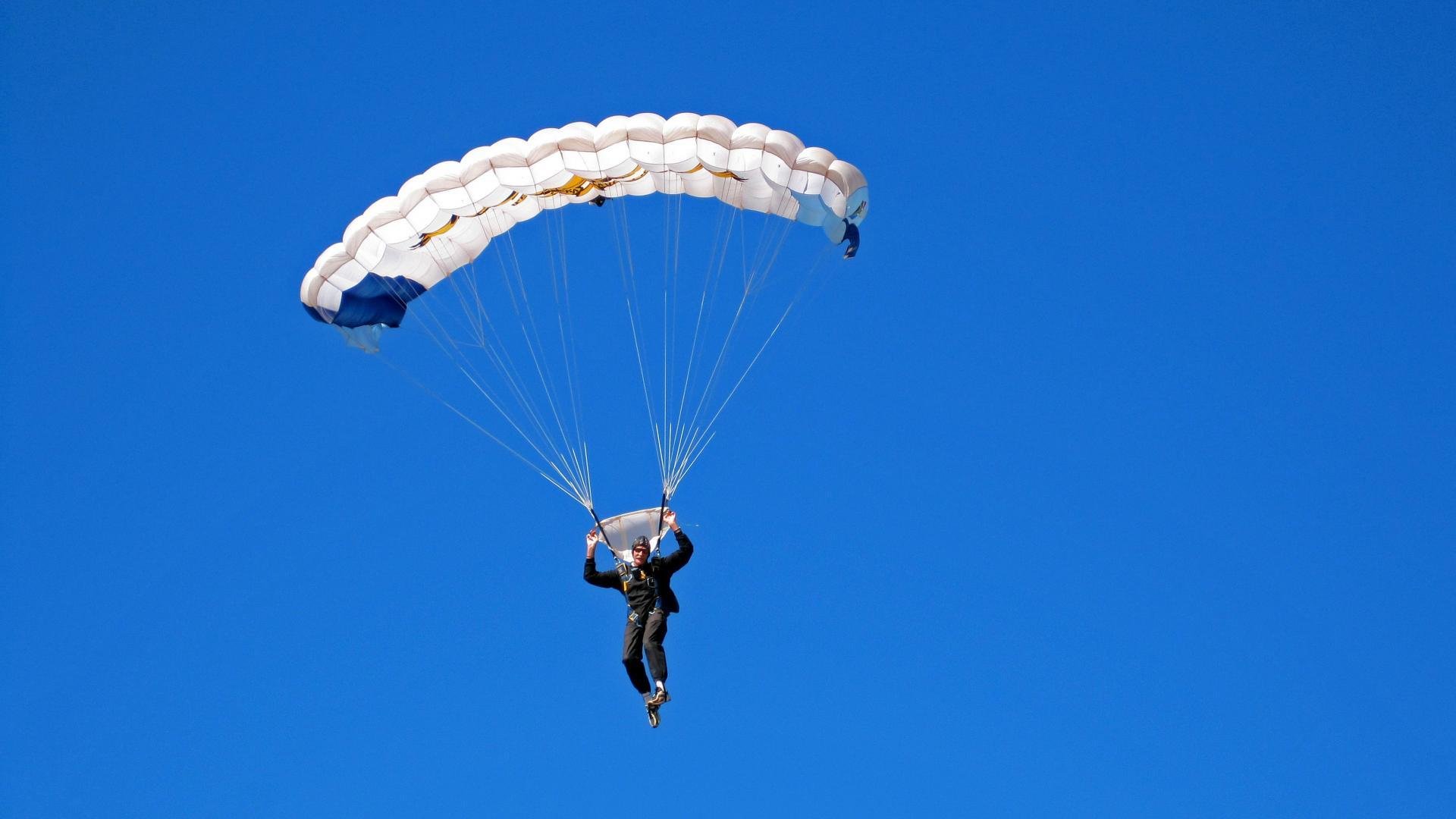 从布鲁克林到国际赛场，篮网的淘汰赛智慧与布伦森的世界杯接管启示